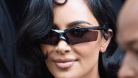KIM KARDAŠIJAN SE POJAVILA U PARIZU NA MODNOJ REVIJI BALENSIJAGE I SVE JE STALO: Odala počast Elizabet Tejlor, mišljenja su podeljena!