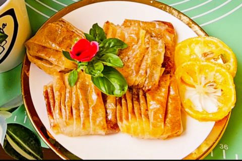 RECEPT ZA BAKLAVU SA ORASIMA: Sočna, puna nadeva, idealna je za sladokusce (VIDEO)